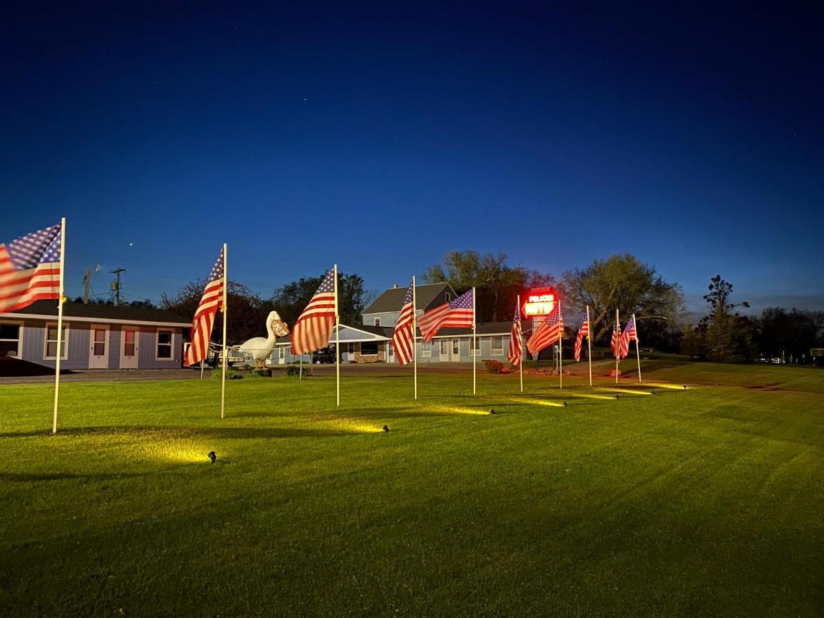 Pelican Motel Pelican Rapids Exterior foto
